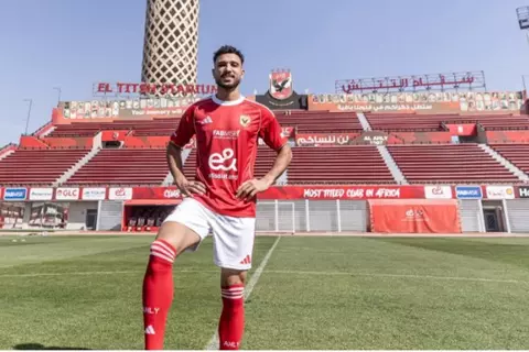 هادي رياض: كنت مستعدًا للتضحية بأي شيء لارتداء قميص الأهلي.. وأجيد اللعب في 3 مراكز
